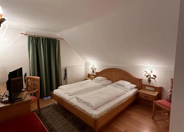 Esterer בית הארחה